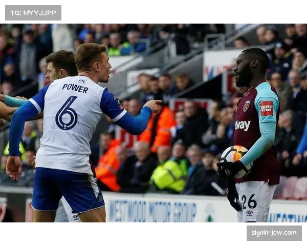 西汉姆联左路防守出现漏洞 马苏亚库红牌停赛影响边路防守稳定性